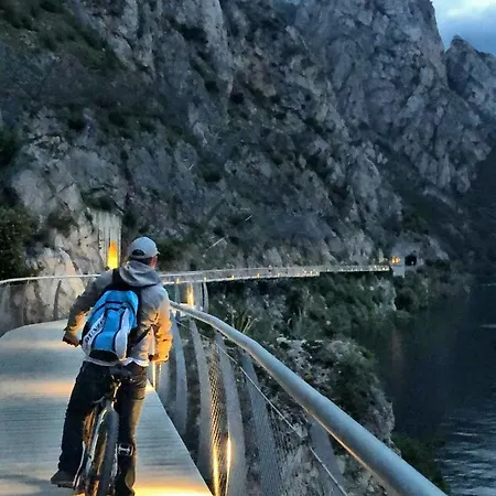 Bouganville Διαμέρισμα Limone sul Garda